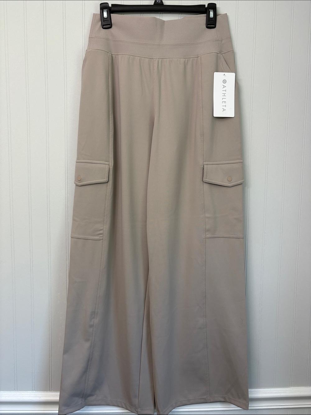 Athleta Wide-Leg Cargo Pants in Taupe Size M Full Length NWT
